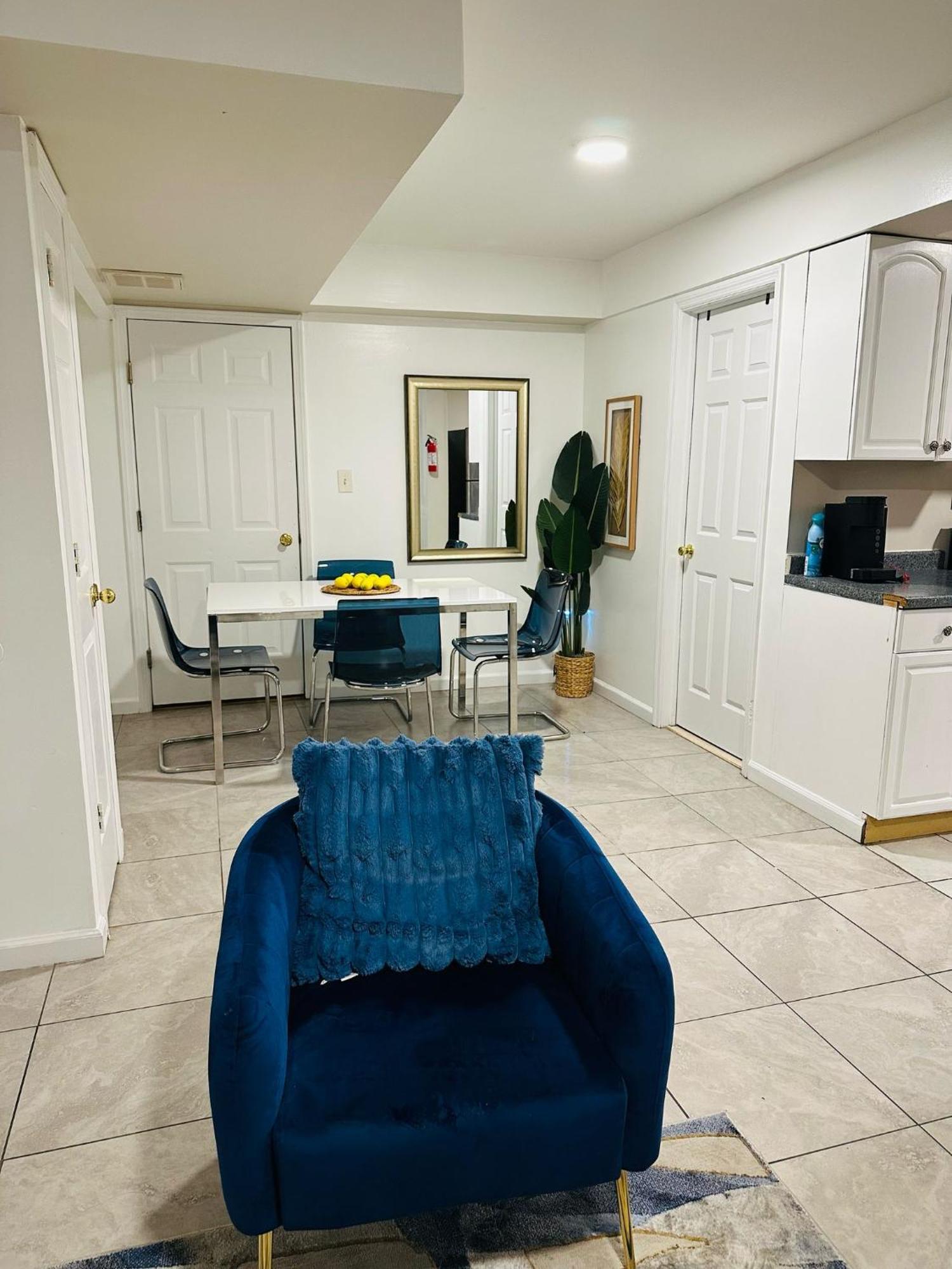Cosy Bedroom 6 Minutes To Ewr Prudential Hotels Pen Station Newark Extérieur photo