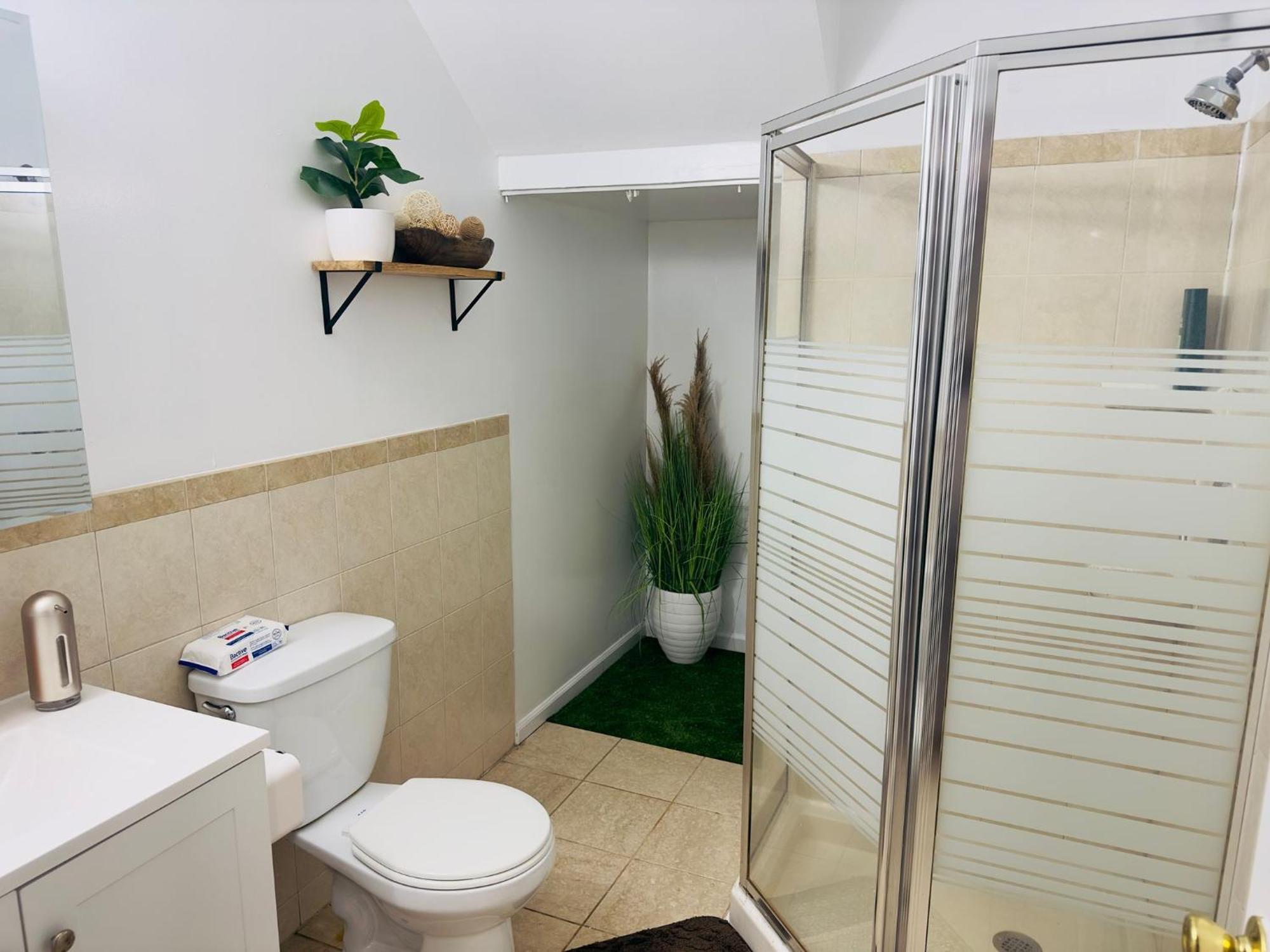Cosy Bedroom 6 Minutes To Ewr Prudential Hotels Pen Station Newark Extérieur photo