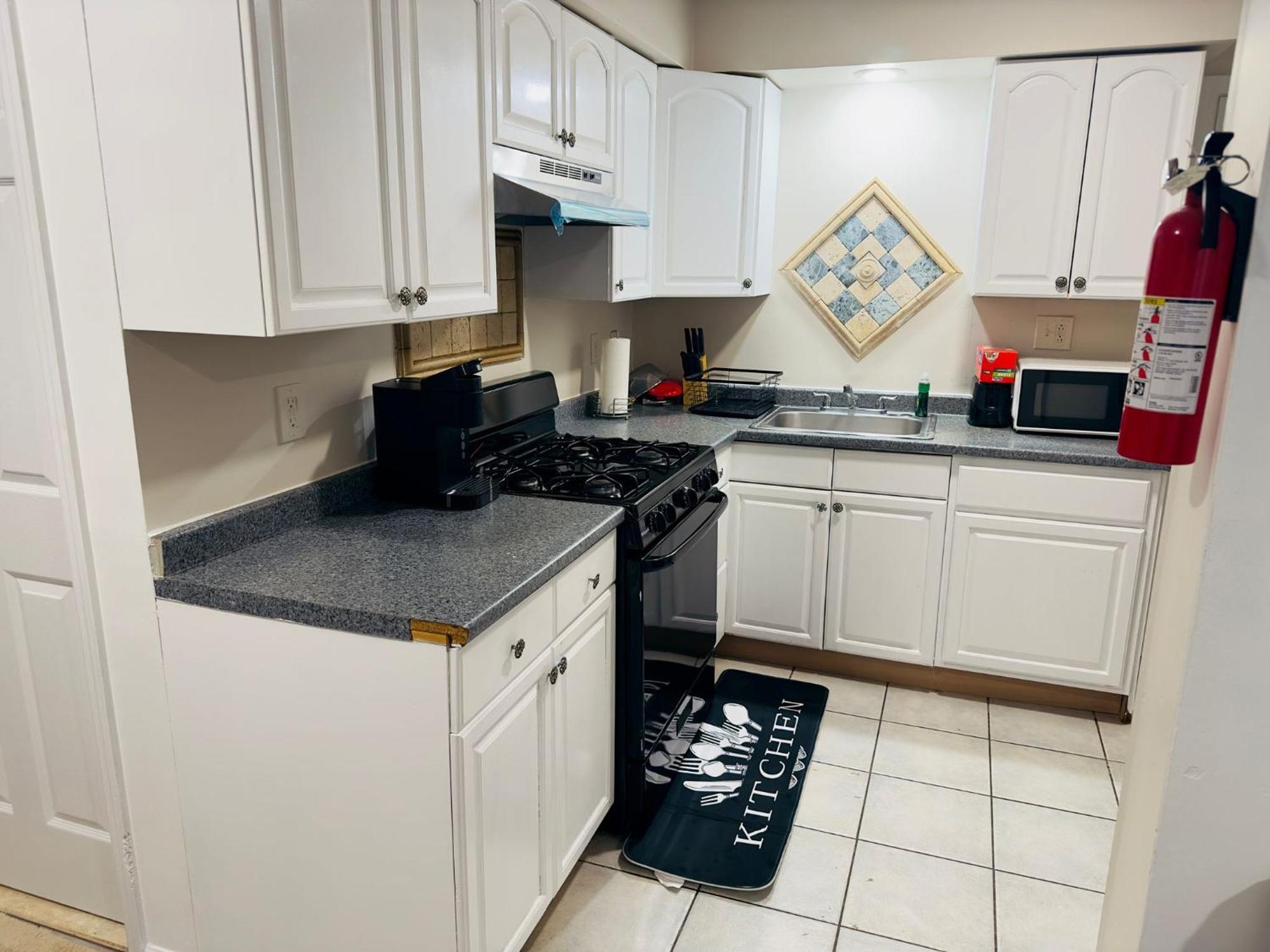 Cosy Bedroom 6 Minutes To Ewr Prudential Hotels Pen Station Newark Extérieur photo
